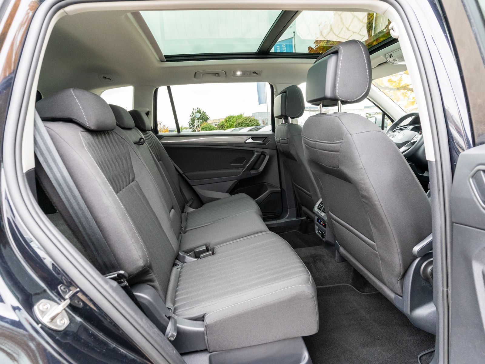 Fahrzeugabbildung Volkswagen Tiguan Allspace Life 4M 2.0TDI DSG 360° PANO AHK