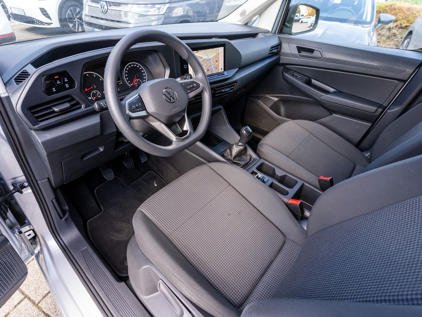 Fahrzeugabbildung Volkswagen Caddy Cargo 1.5 TSI Navi Klima PDC v+h SHZ