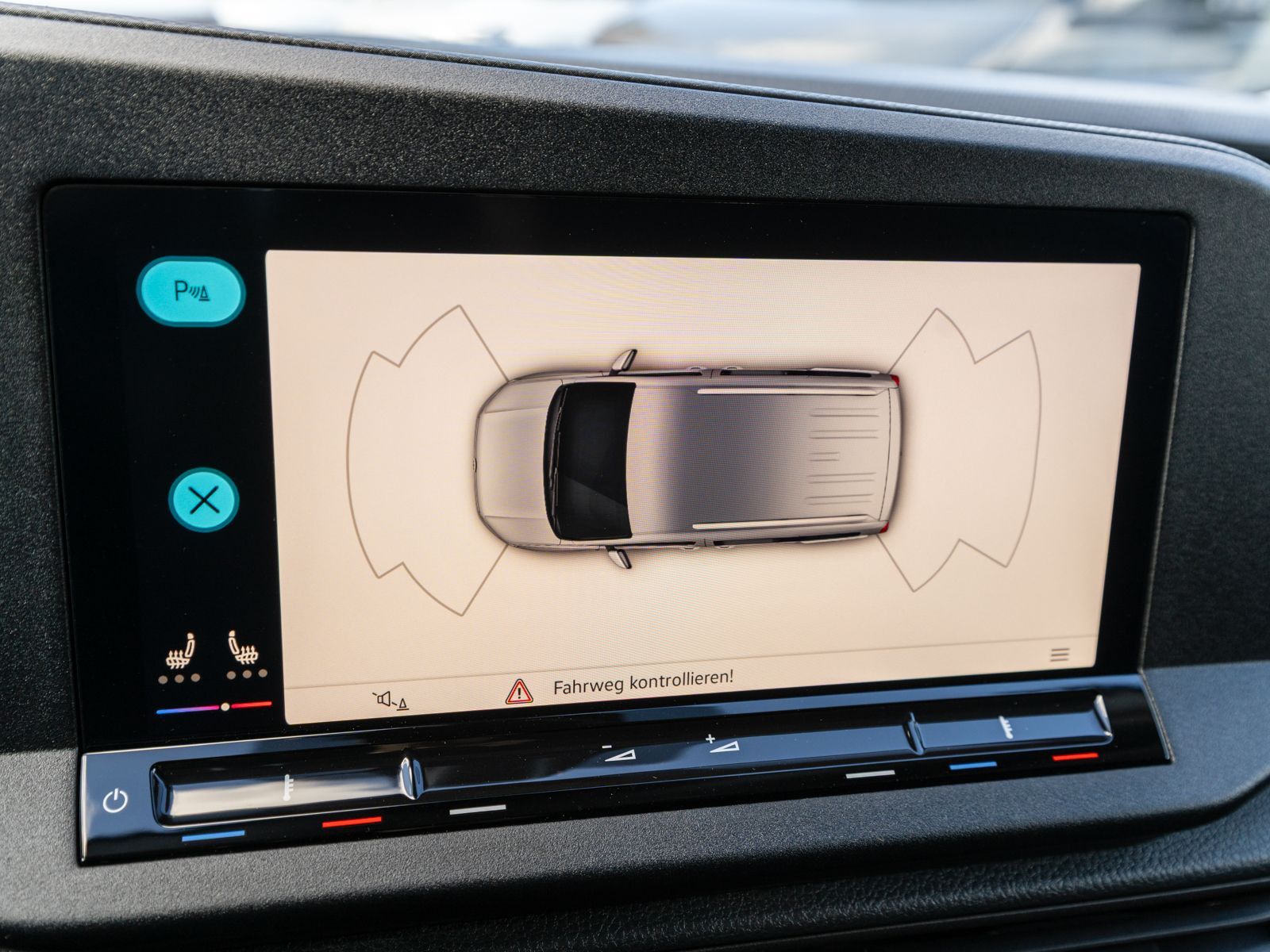 Fahrzeugabbildung Volkswagen Caddy Cargo 1.5 TSI Navi Klima PDC v+h SHZ