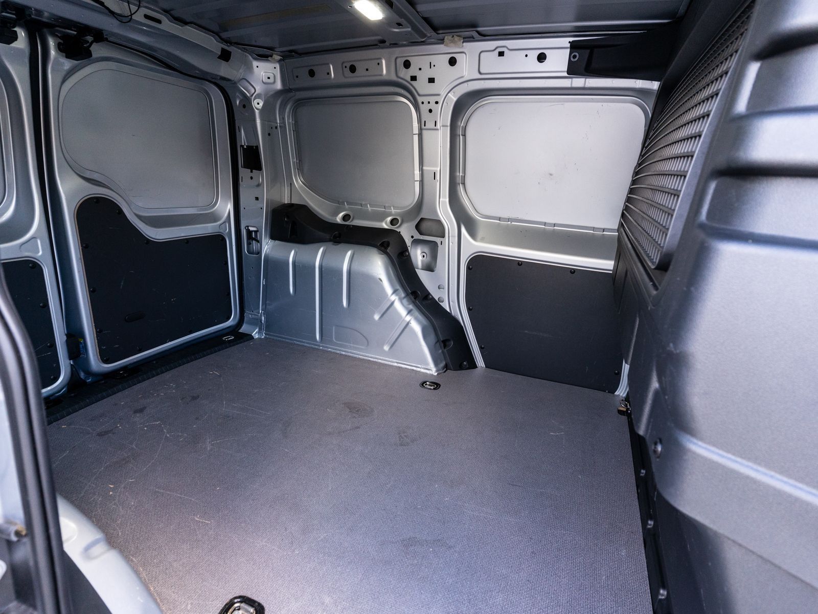 Fahrzeugabbildung Volkswagen Caddy Cargo 1.5 TSI Navi Klima PDC v+h SHZ