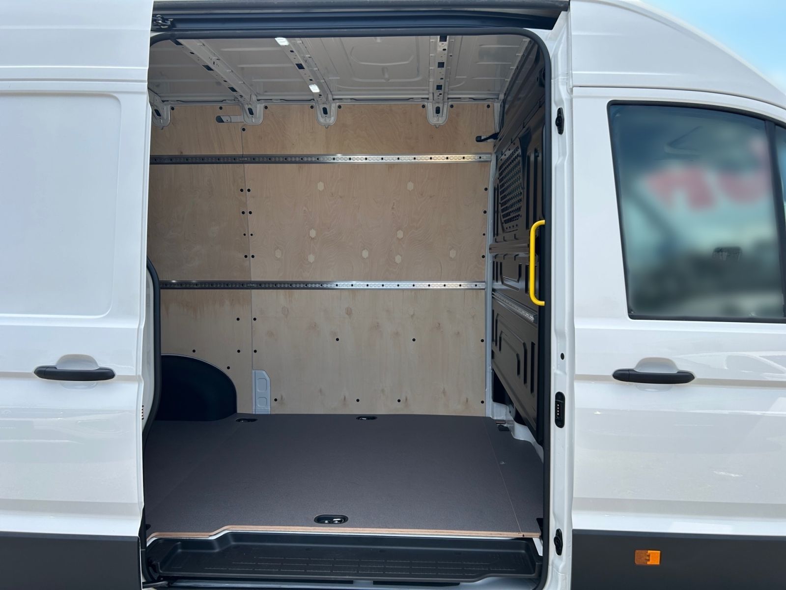 Fahrzeugabbildung Volkswagen Crafter 35 Kasten 2.0 TDI Automatik Rads. 3640mm
