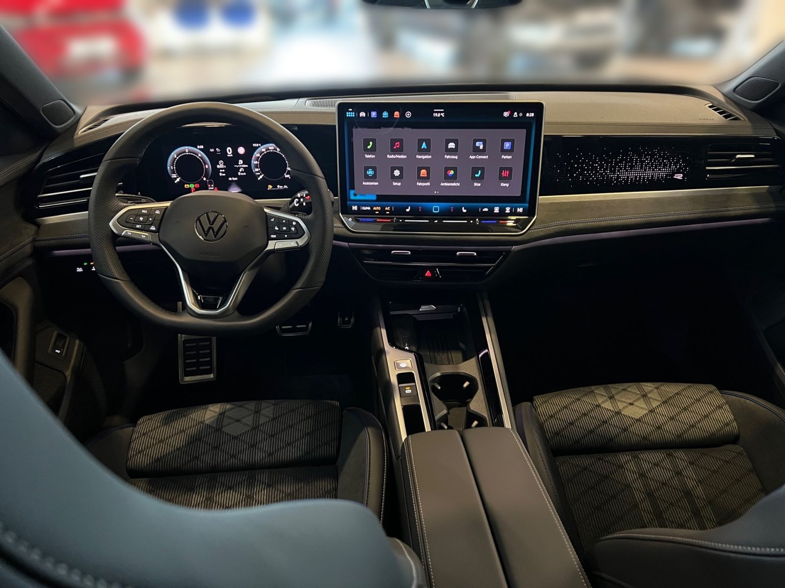 Fahrzeugabbildung Volkswagen Passat R-Line 2.0 TDI DSG "Black-Style" AHK