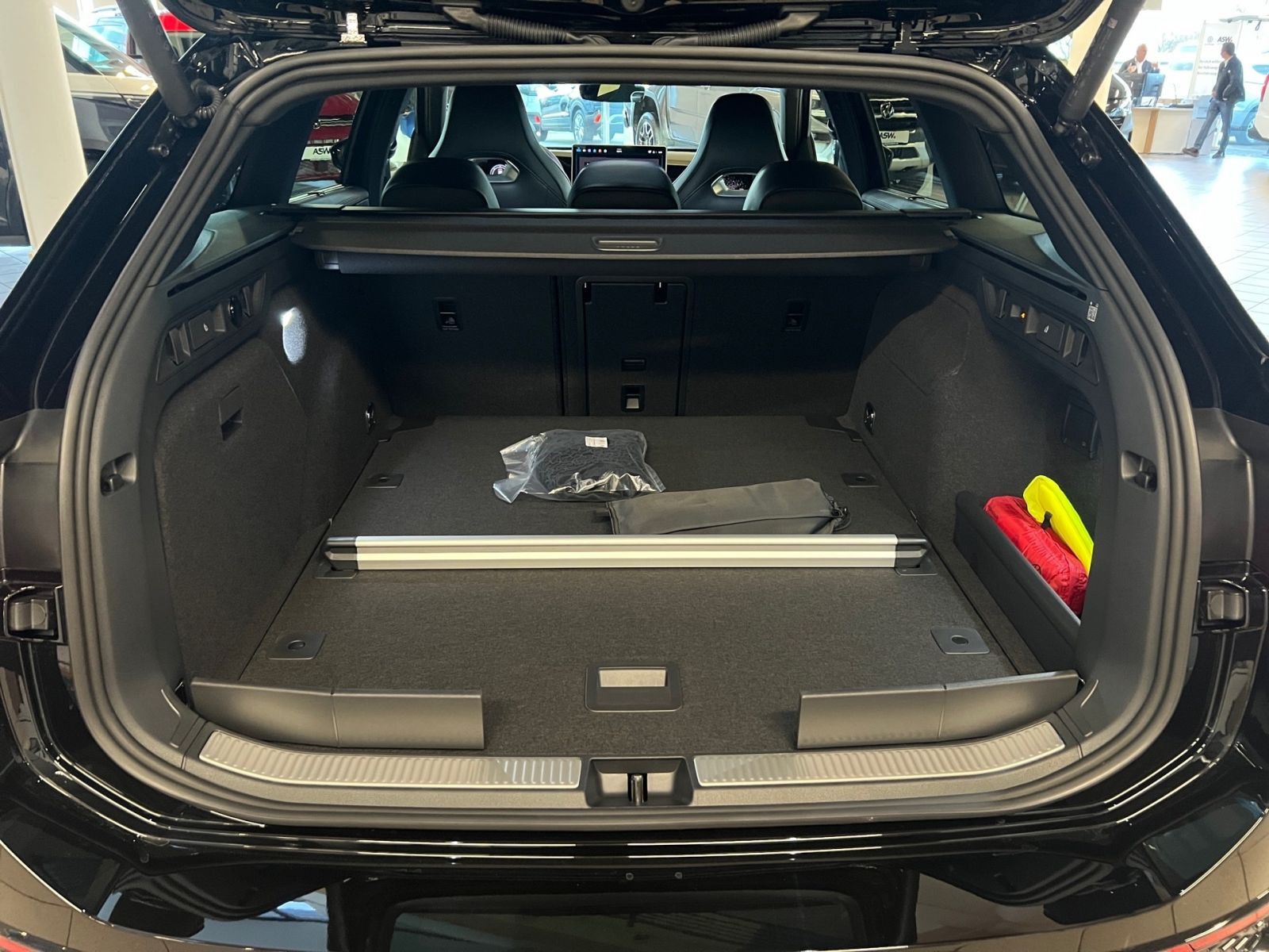 Fahrzeugabbildung Volkswagen Passat R-Line 2.0 TDI DSG "Black-Style" AHK