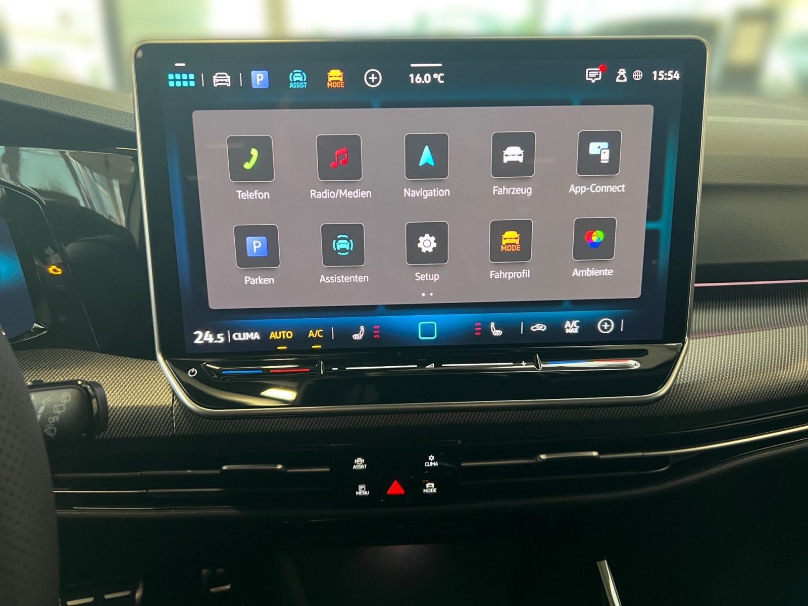 Fahrzeugabbildung Volkswagen Golf R-Line 1.5 eTSI DSG AHK Head-Up Black-Style