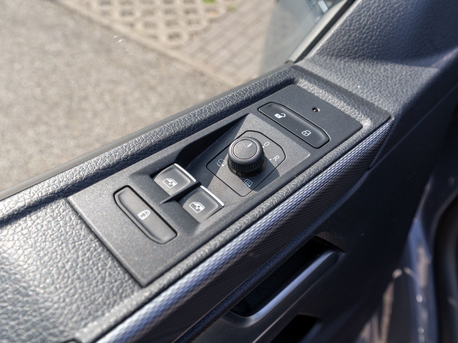 Fahrzeugabbildung Volkswagen T6.1 Multivan Gen. Six 2.0TDI 4M DSG LED Nav AHK