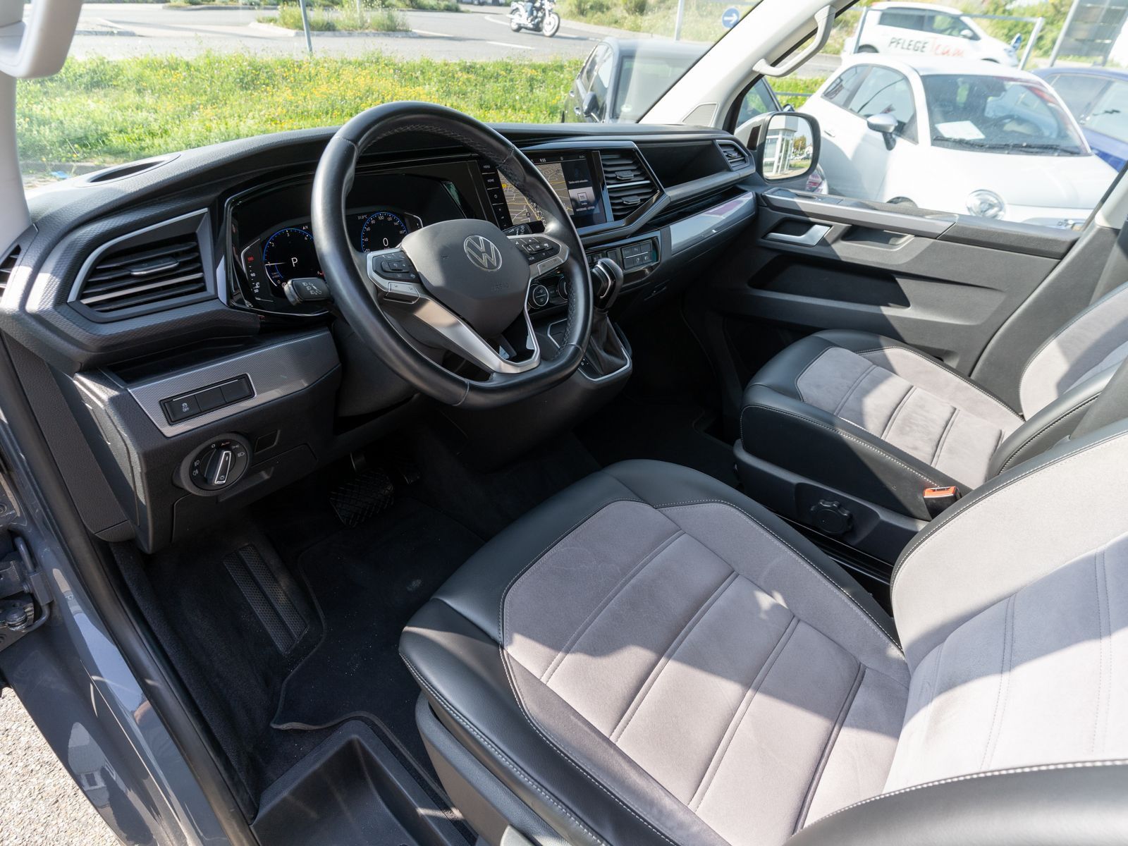 Fahrzeugabbildung Volkswagen T6.1 Multivan Gen. Six 2.0TDI 4M DSG LED Nav AHK