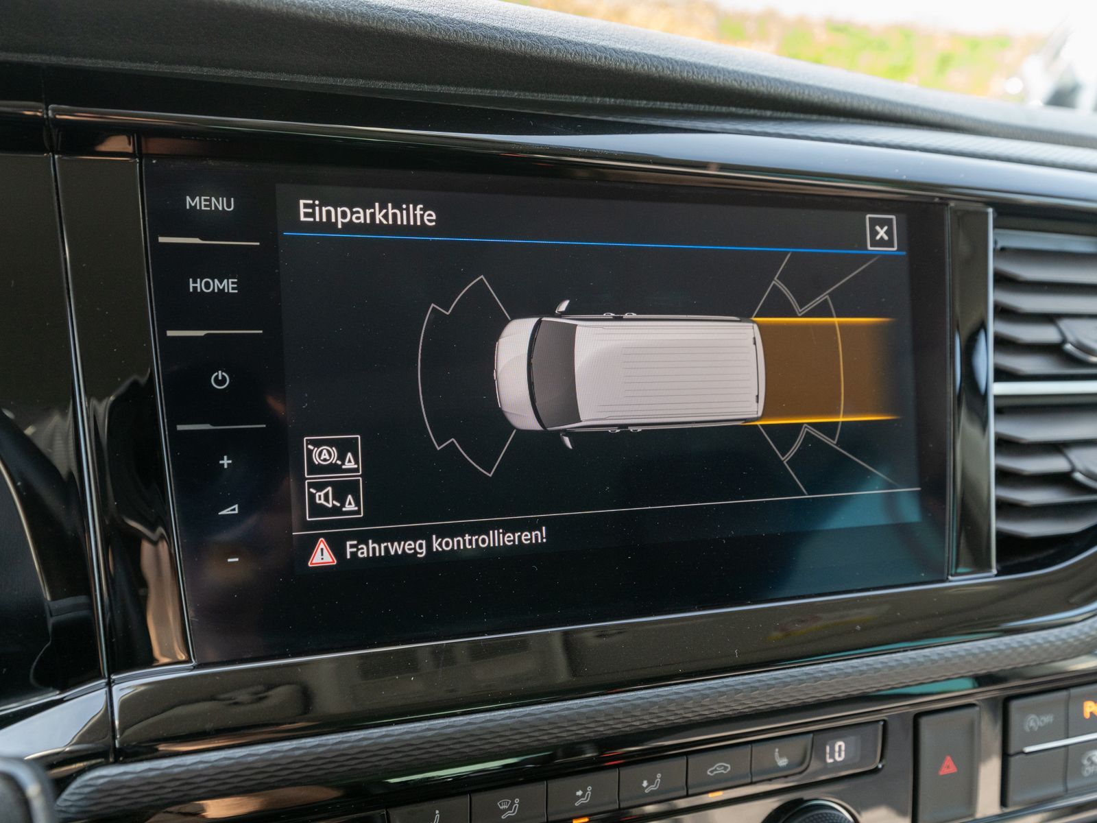 Fahrzeugabbildung Volkswagen T6.1 Multivan Gen. Six 2.0TDI 4M DSG LED Nav AHK