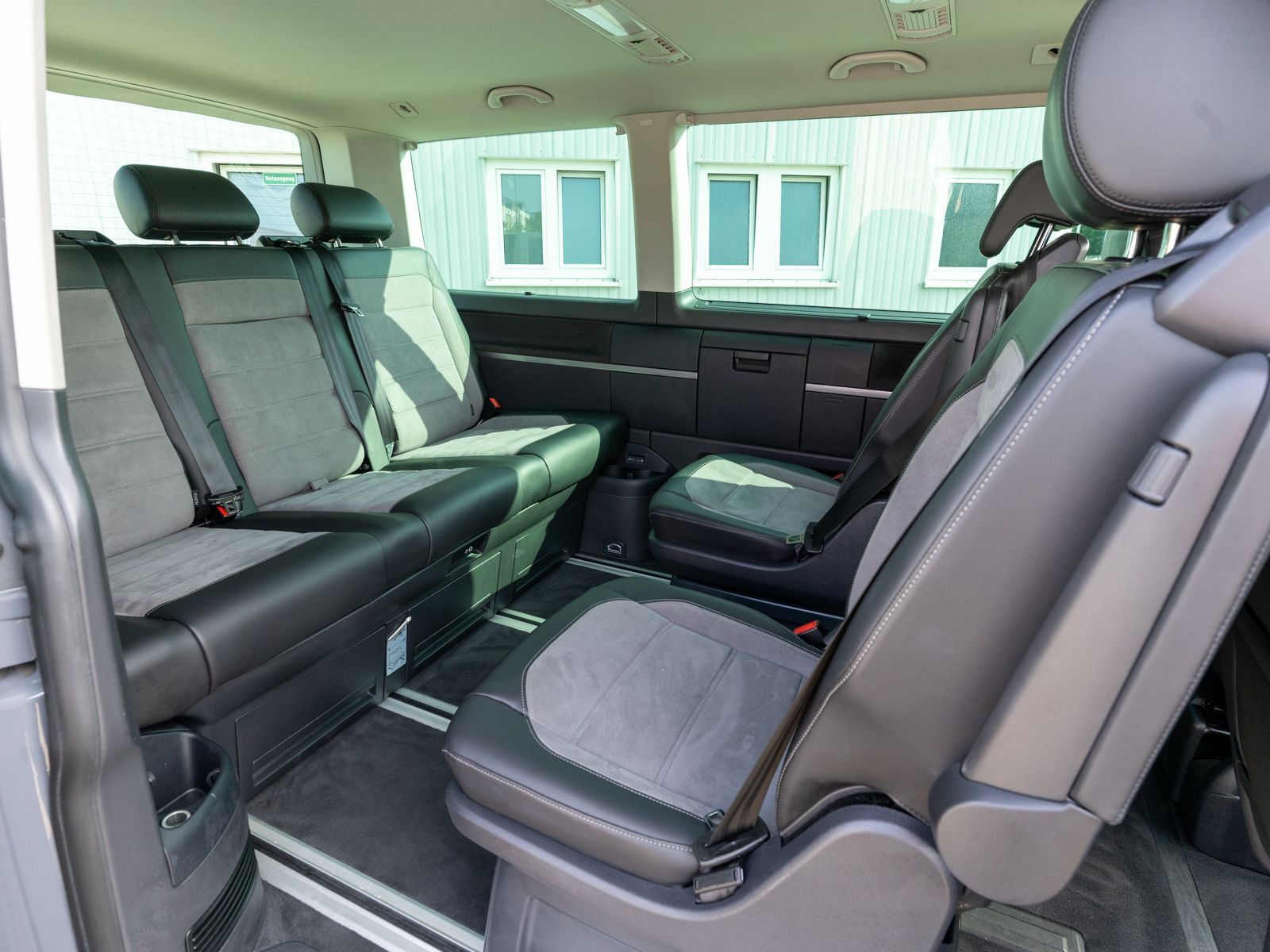 Fahrzeugabbildung Volkswagen T6.1 Multivan Gen. Six 2.0TDI 4M DSG LED Nav AHK