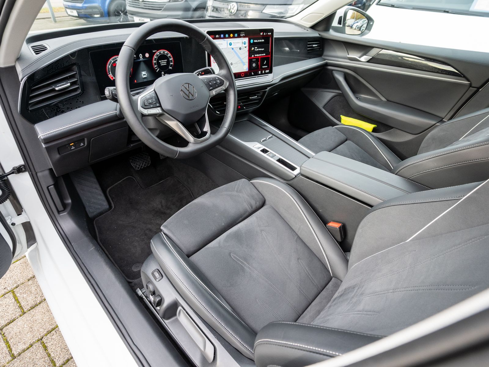 Fahrzeugabbildung Volkswagen Passat Variant Business 1.5eTSI DSG LED NAVI AHK