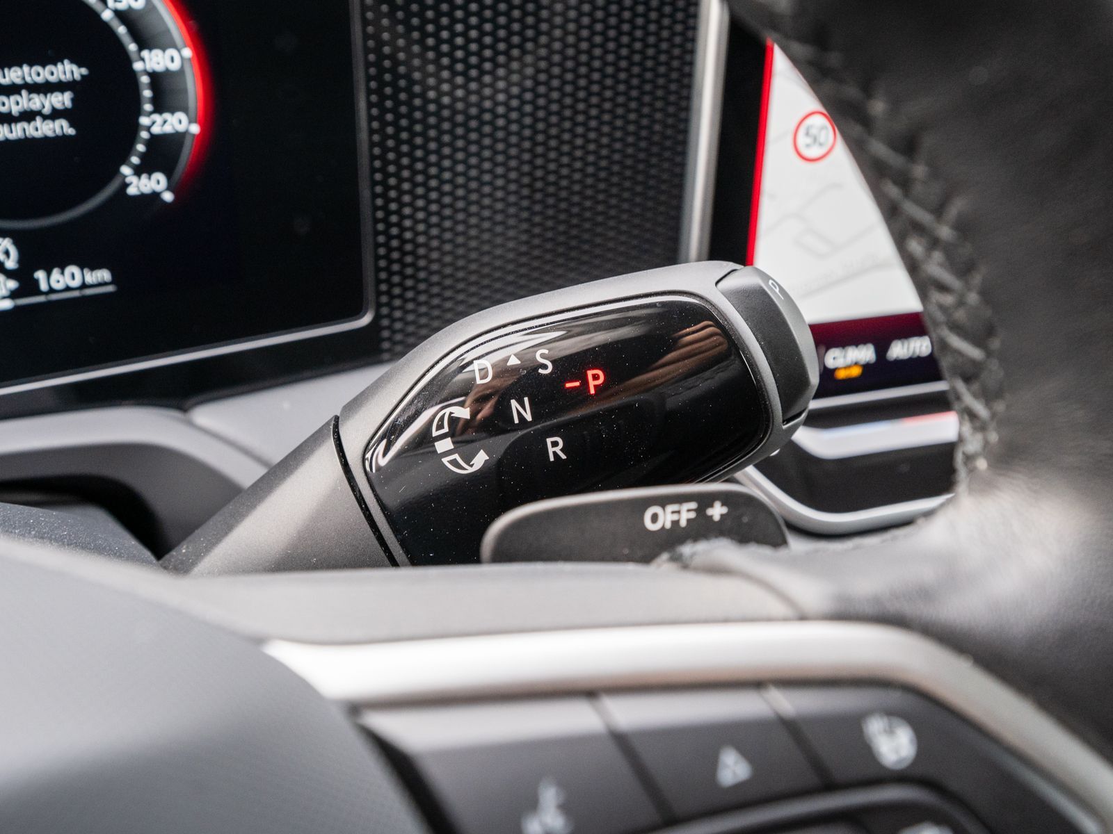 Fahrzeugabbildung Volkswagen Passat Variant Business 1.5eTSI DSG LED NAVI AHK