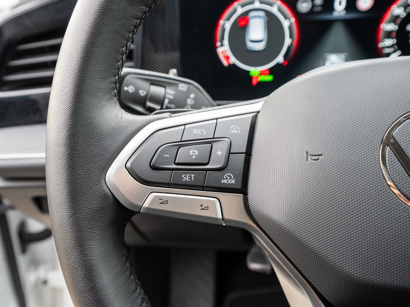 Fahrzeugabbildung Volkswagen Passat Variant Business 1.5eTSI DSG LED NAVI AHK