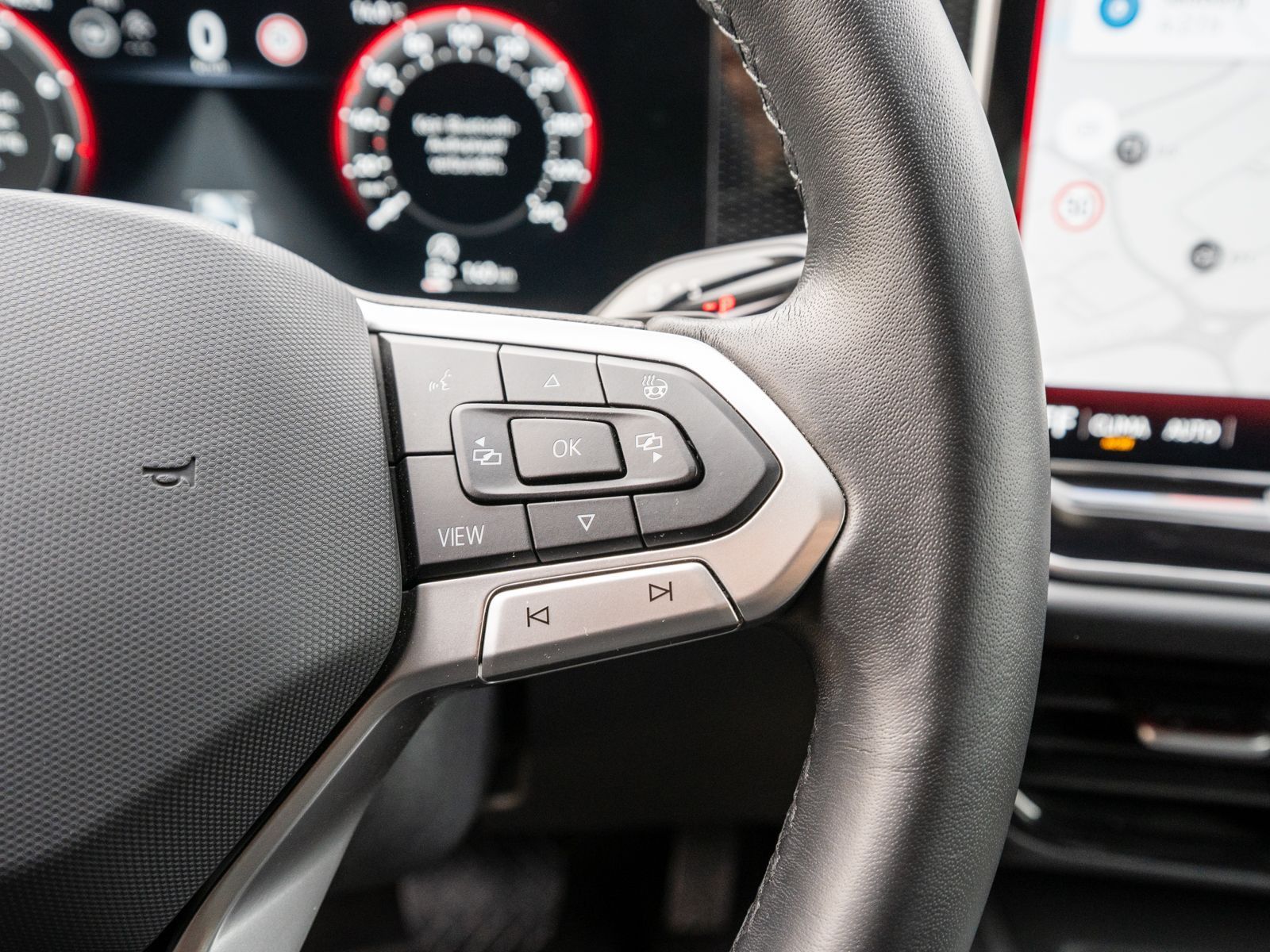 Fahrzeugabbildung Volkswagen Passat Variant Business 1.5eTSI DSG LED NAVI AHK