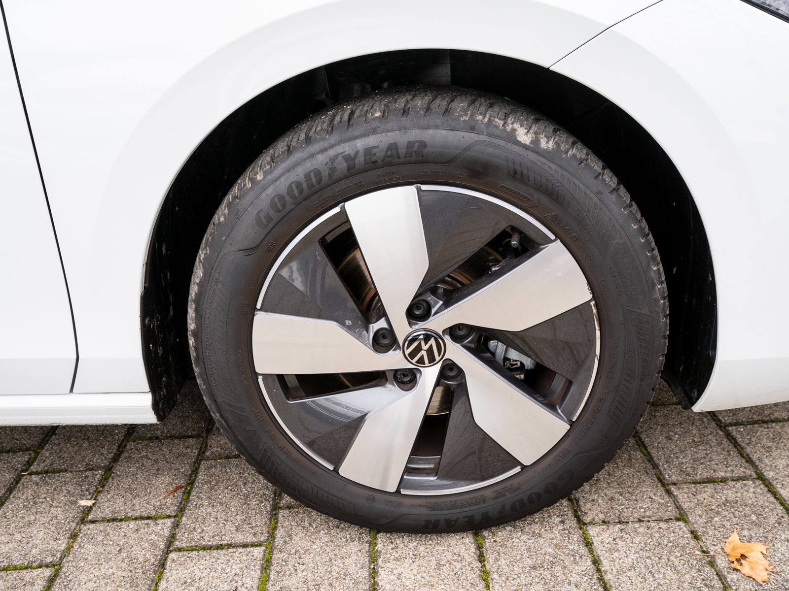 Fahrzeugabbildung Volkswagen Passat Variant Business 1.5eTSI DSG LED NAVI AHK