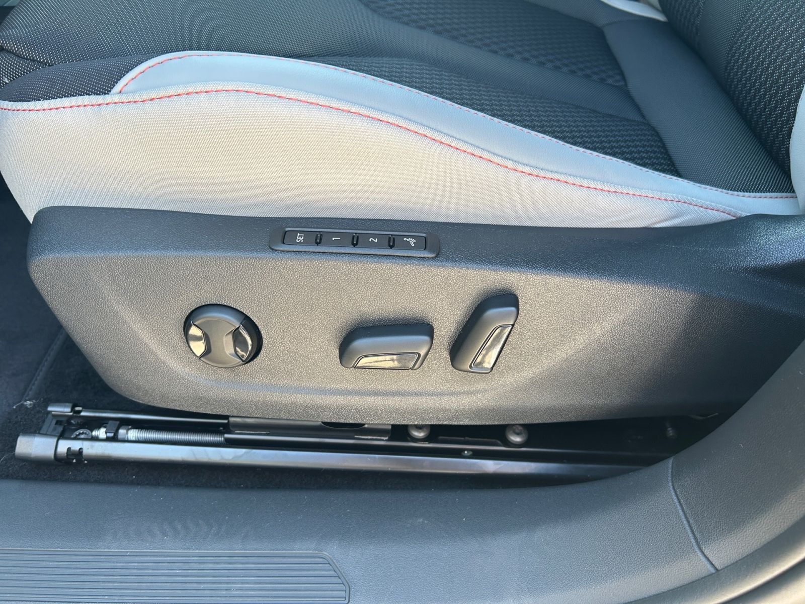 Fahrzeugabbildung SKODA Elroq First Edition 82kWh 285PS ACC 360° SHZ AHK