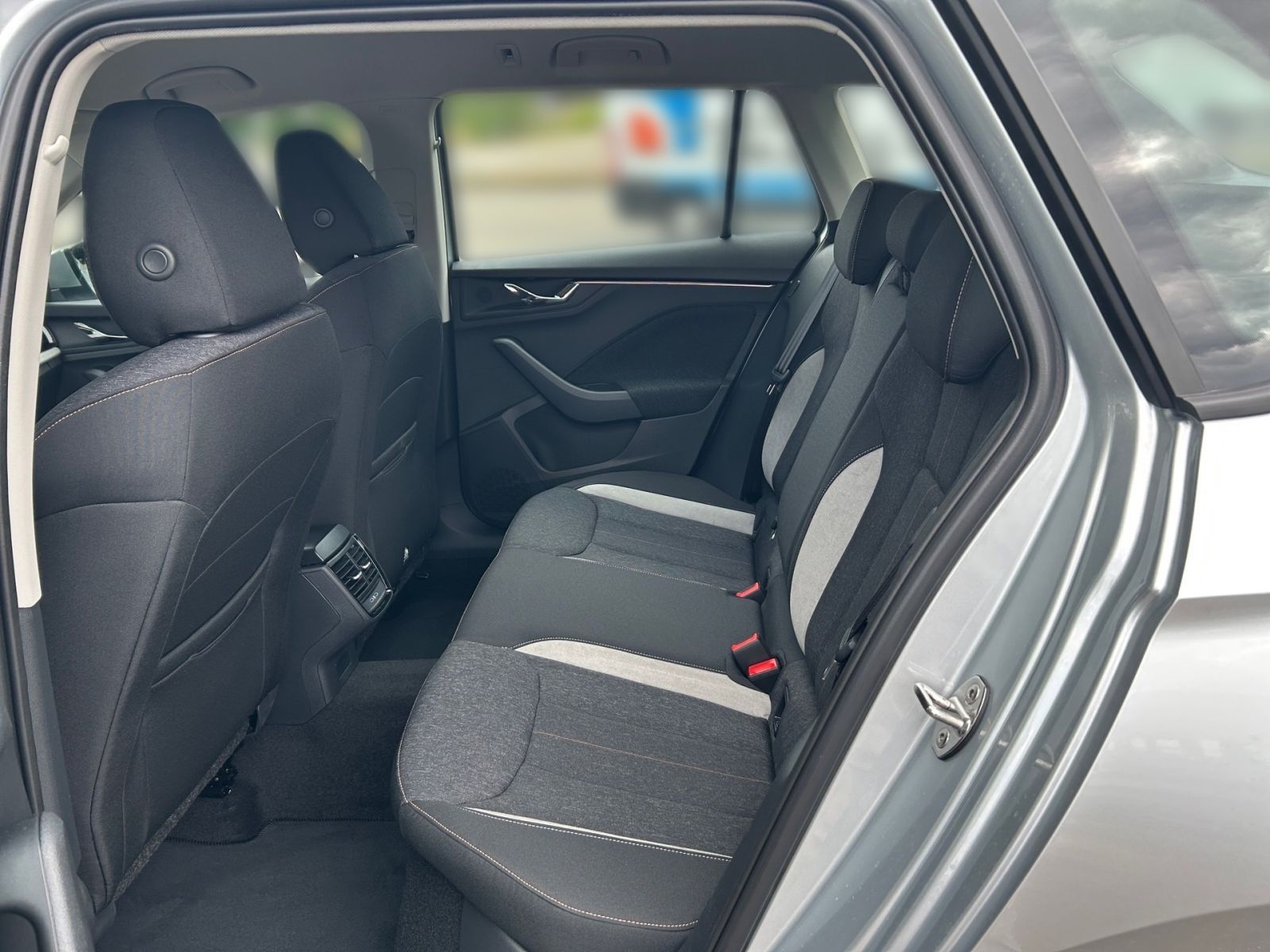 Fahrzeugabbildung SKODA Kamiq Tour 1,0 TSI 116PS DSG ACC Navi SHZ AHK