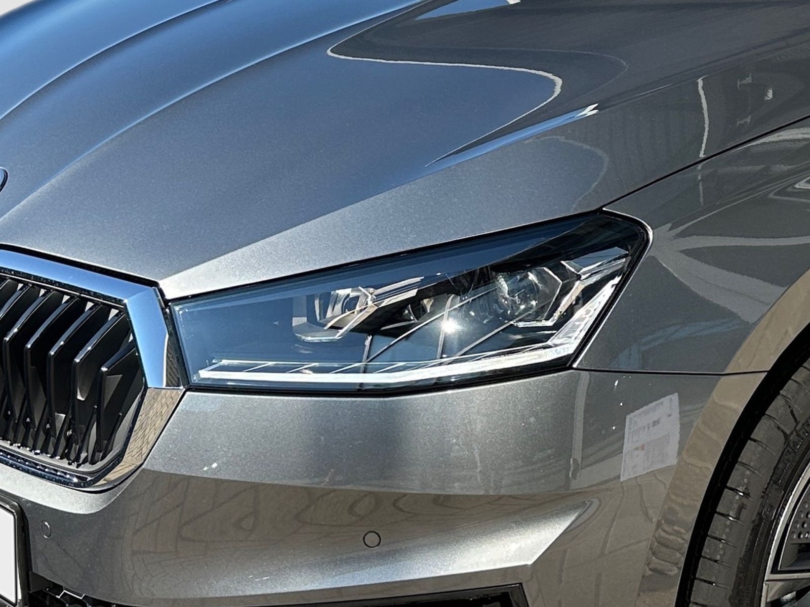 Fahrzeugabbildung SKODA Fabia Tour 1,0 TSI 95PS 16" SHZ Kamera PDC LED