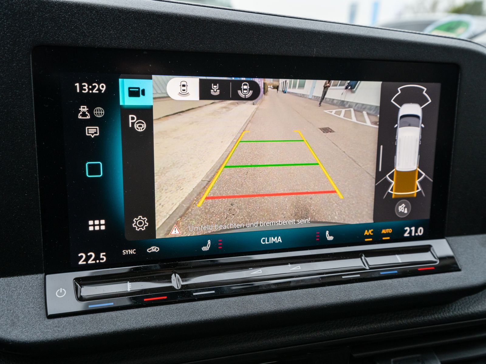 Fahrzeugabbildung Volkswagen Caddy Maxi 2,0 TDI DSG LED 7Sitzer PANO SHZ AHK