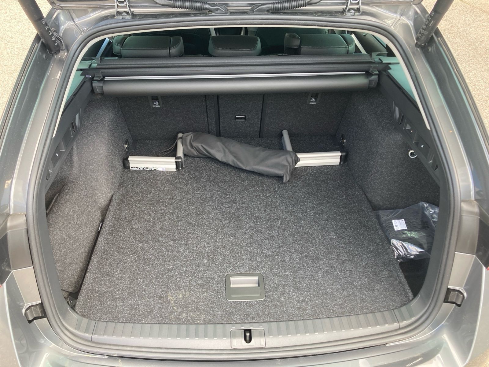 Fahrzeugabbildung SKODA Octavia Combi Balance 2,0 TDI 150PS DSG 360° AHK