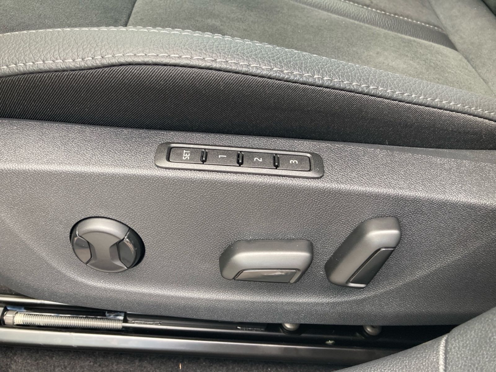Fahrzeugabbildung SKODA Octavia Combi Balance 2,0 TDI 150PS DSG 360° AHK