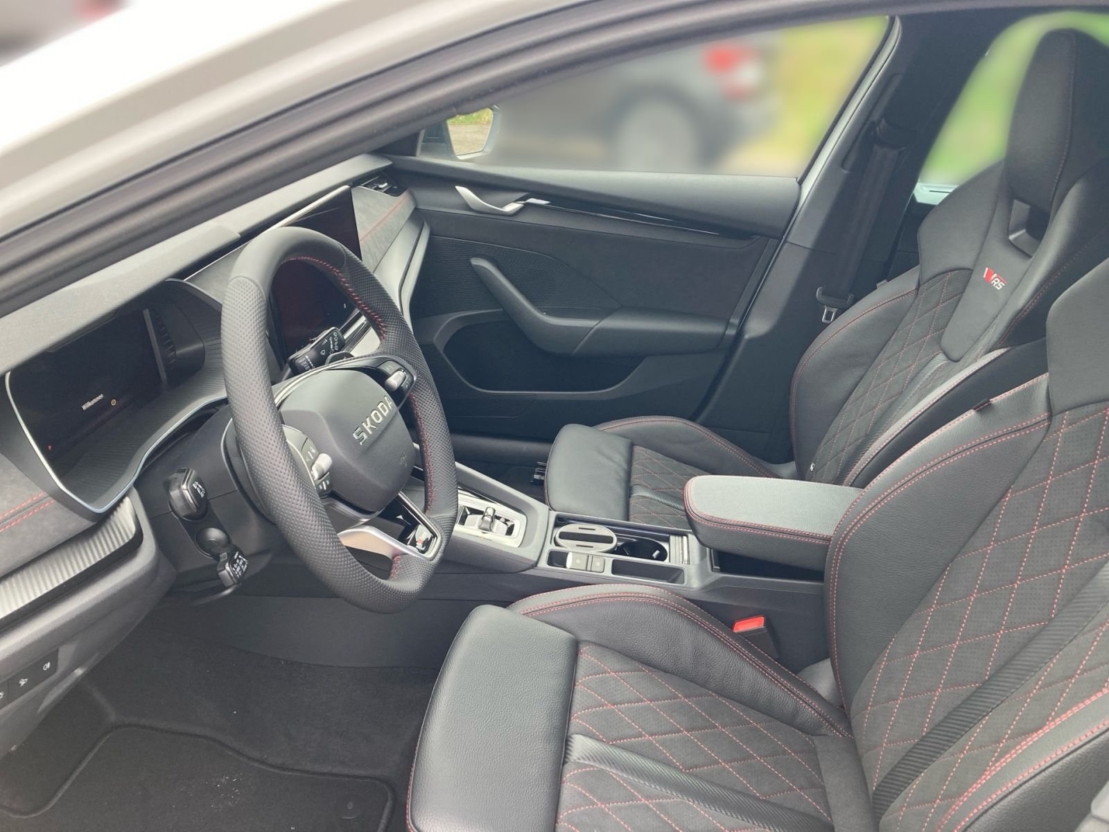 Fahrzeugabbildung SKODA Octavia Combi RS 2,0 TSI 265PS DSG ACC 360° AHK