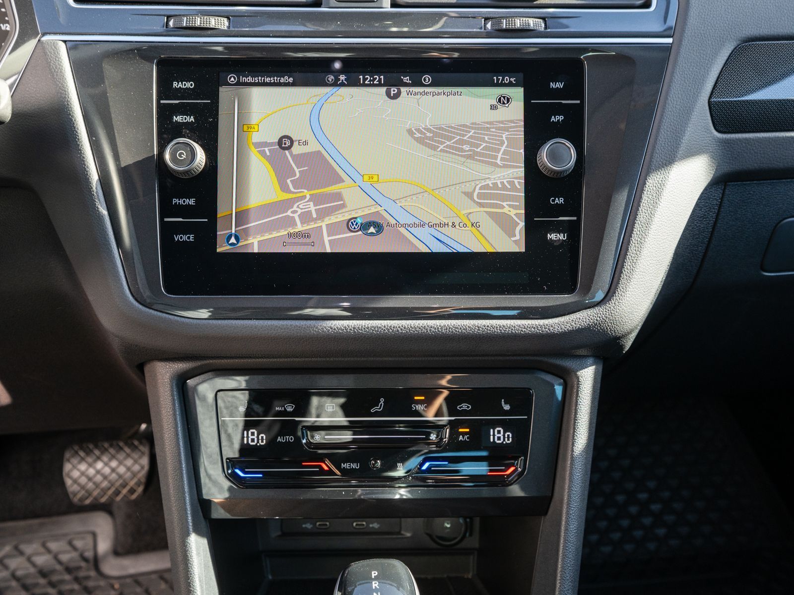 Fahrzeugabbildung Volkswagen Tiguan Elegance 2.0 TDI DSG Navi 360° Stdhzg AHK