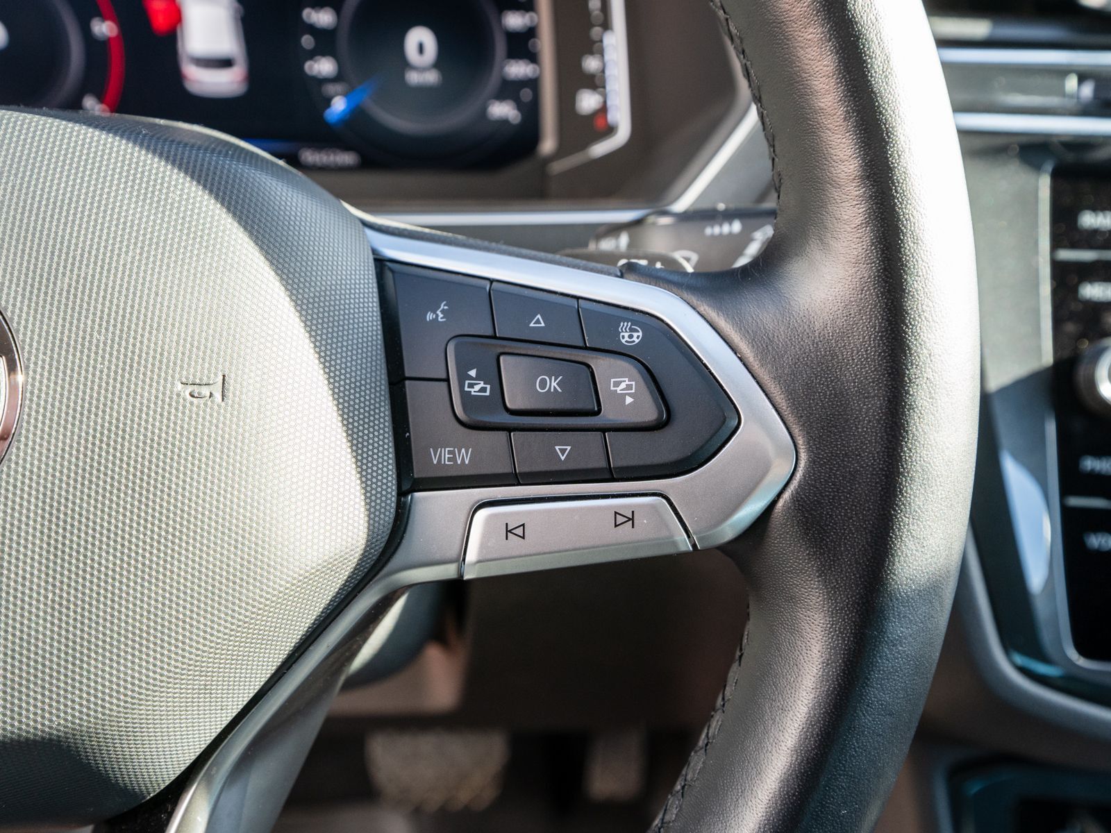 Fahrzeugabbildung Volkswagen Tiguan Elegance 2.0 TDI DSG Navi 360° Stdhzg AHK