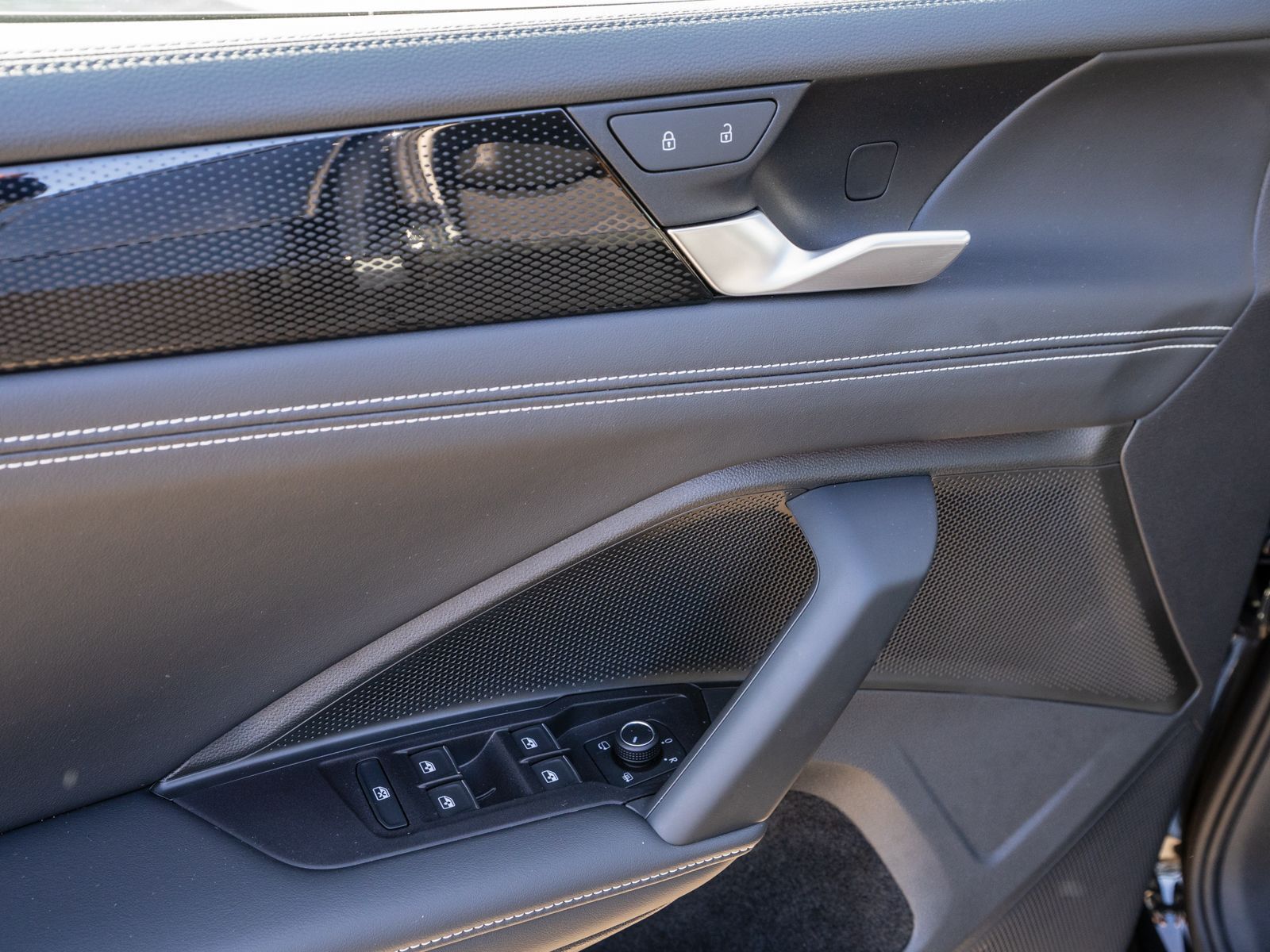 Fahrzeugabbildung Volkswagen Tiguan Goal 2.0TDI DSG LED Navi 360° ACC SHZ AHK