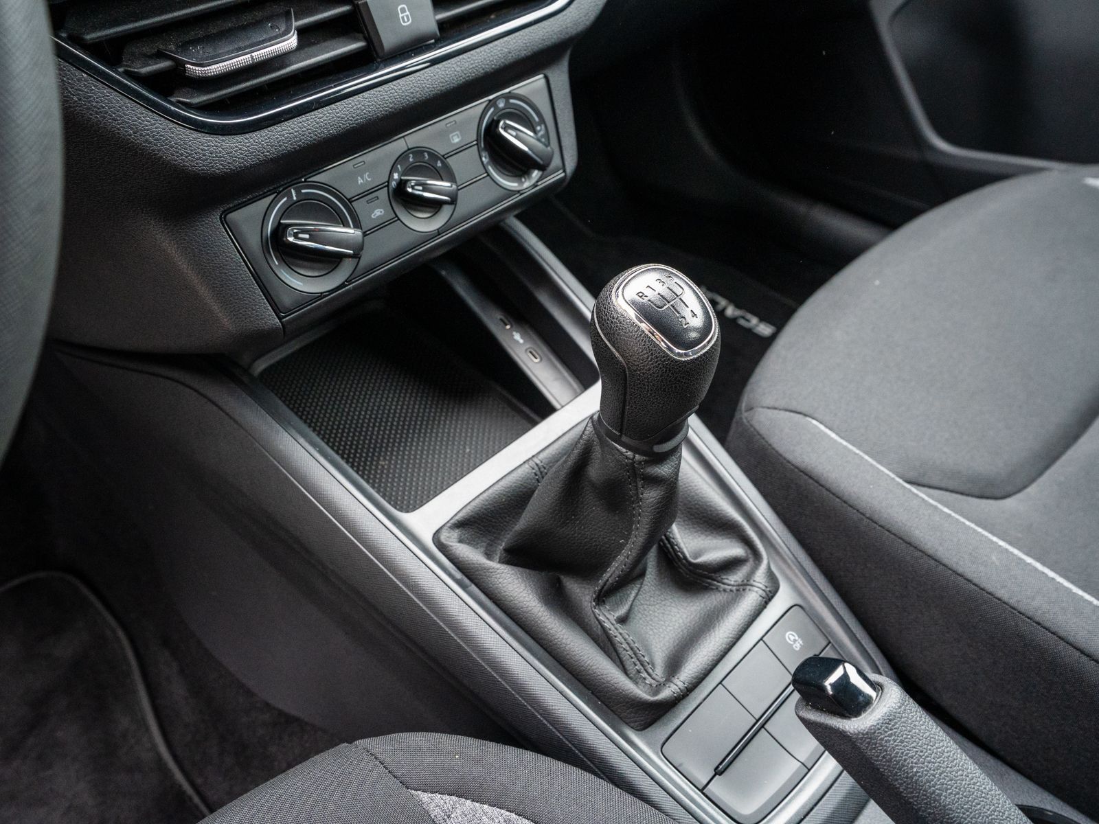 Fahrzeugabbildung SKODA Scala Active Cool Plus 1.0 TSI LED KLIMA PDC