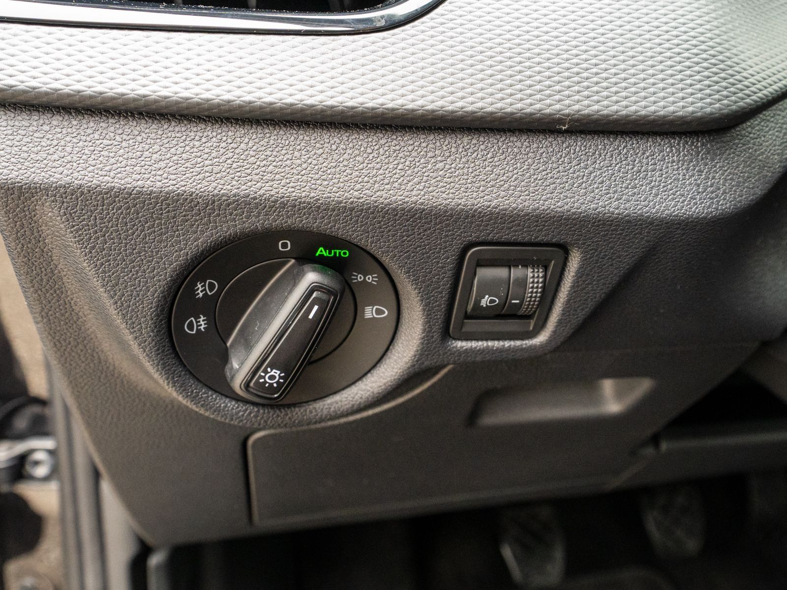 Fahrzeugabbildung SKODA Scala Active Cool Plus 1.0 TSI LED KLIMA PDC