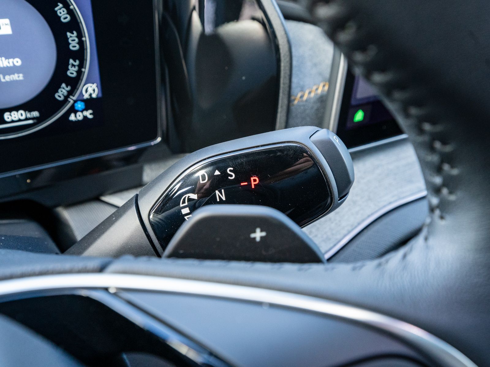 Fahrzeugabbildung SKODA Kodiaq Selection 2.0TDI 4x4 DSG LED NAV AHK PANO