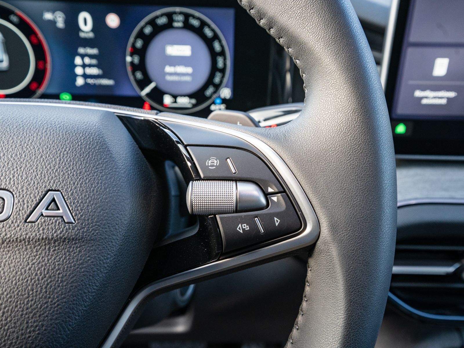 Fahrzeugabbildung SKODA Kodiaq Selection 2.0TDI 4x4 DSG LED NAV AHK PANO