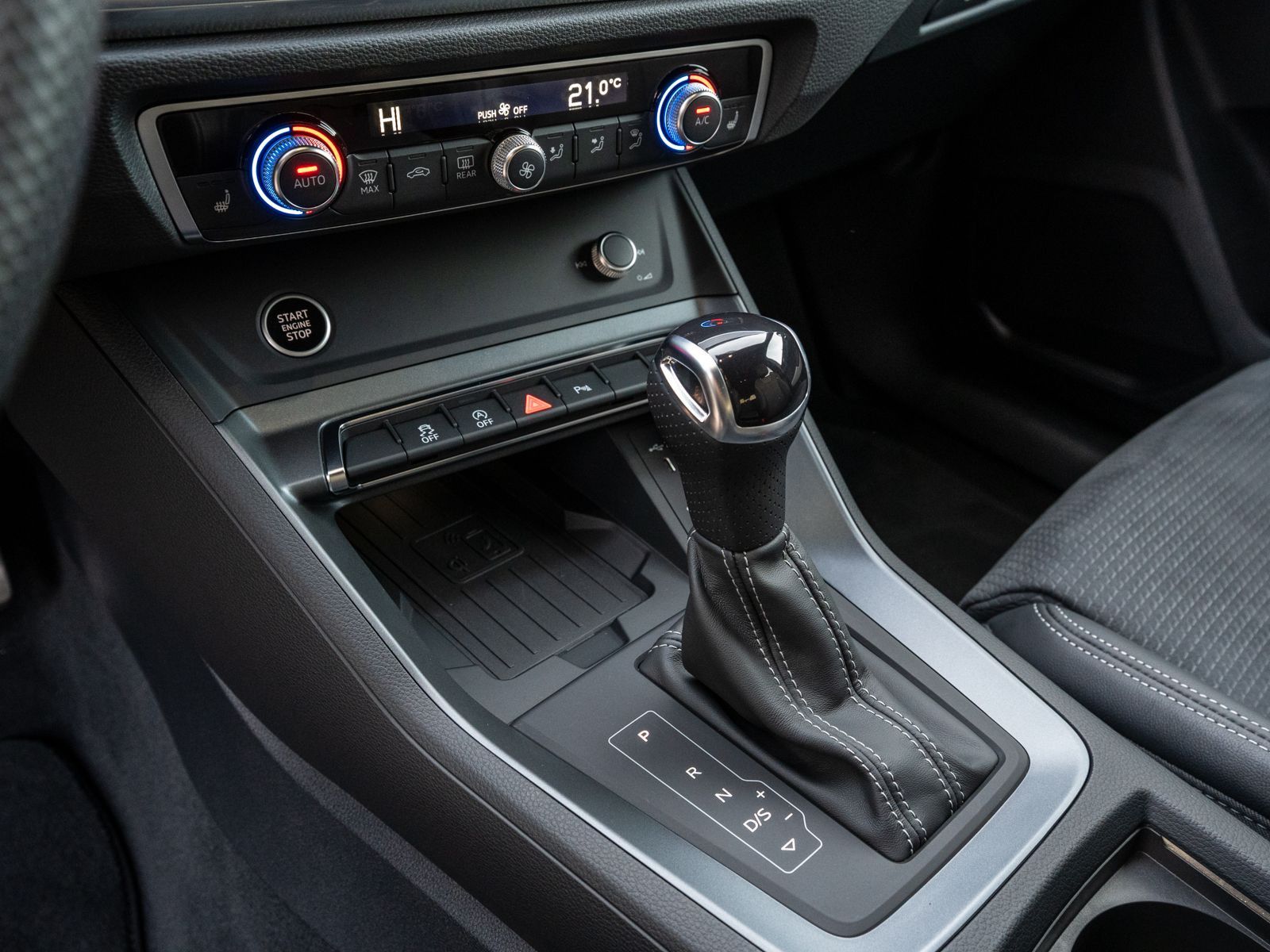 Fahrzeugabbildung Audi Q3 SUV S line 35TFSI Stroni NAVI LED AHK RFK PDC