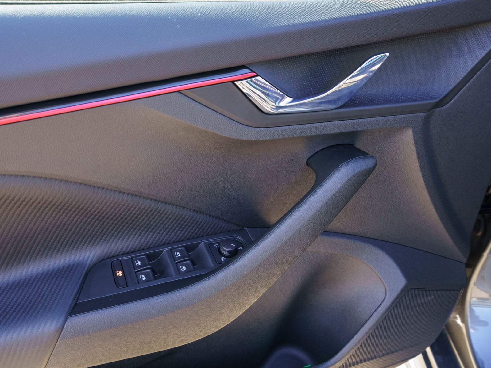 Fahrzeugabbildung SKODA Kamiq Monte Carlo 1.0 TSI DSG Navi RFK PANO AHK