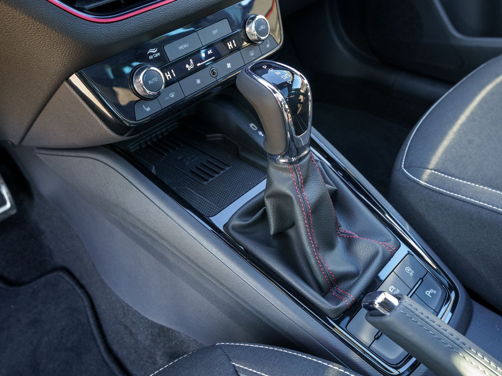 Fahrzeugabbildung SKODA Kamiq Monte Carlo 1.0 TSI DSG Navi RFK PANO AHK