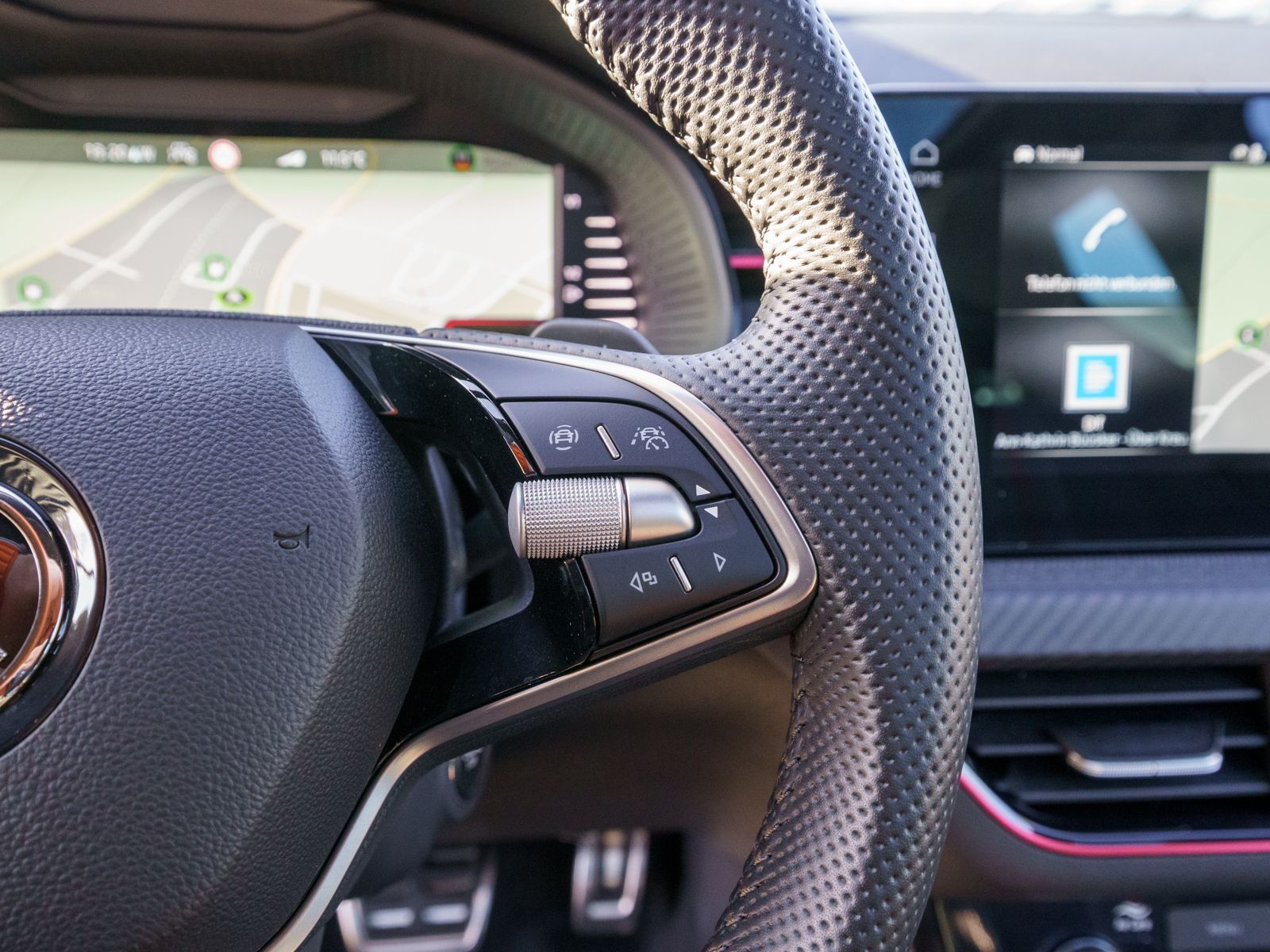 Fahrzeugabbildung SKODA Kamiq Monte Carlo 1.0 TSI DSG Navi RFK PANO AHK