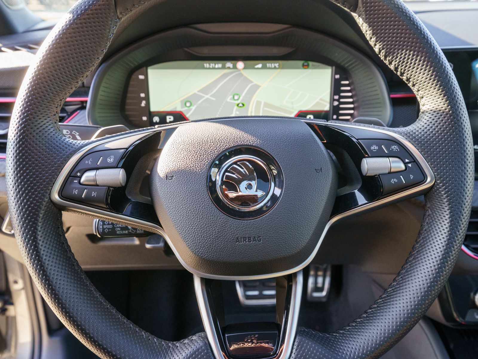 Fahrzeugabbildung SKODA Kamiq Monte Carlo 1.0 TSI DSG Navi RFK PANO AHK