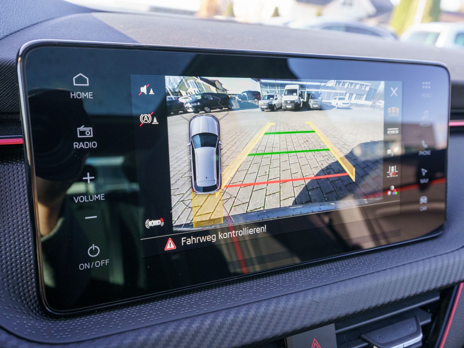 Fahrzeugabbildung SKODA Kamiq Monte Carlo 1.0 TSI DSG Navi RFK PANO AHK