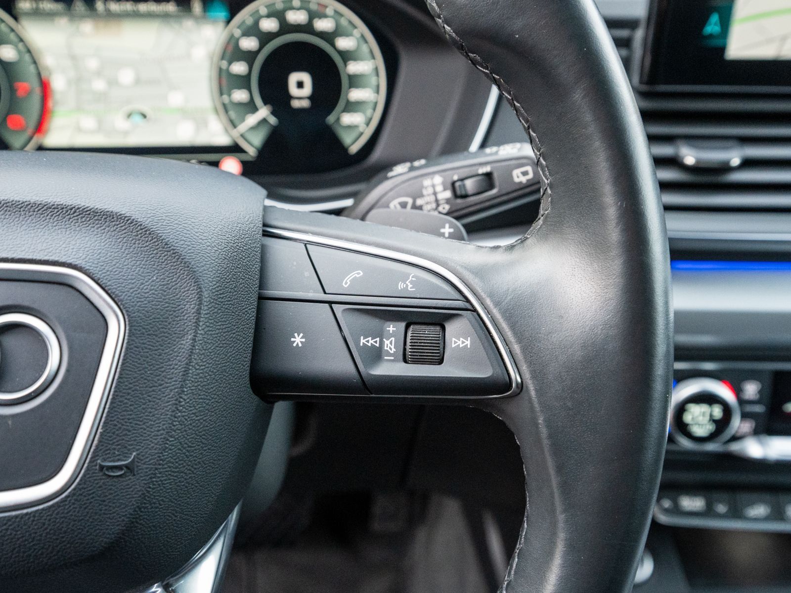 Fahrzeugabbildung Audi Q5 50TFSI e S line quattro NAVI LED B&O RFK VC