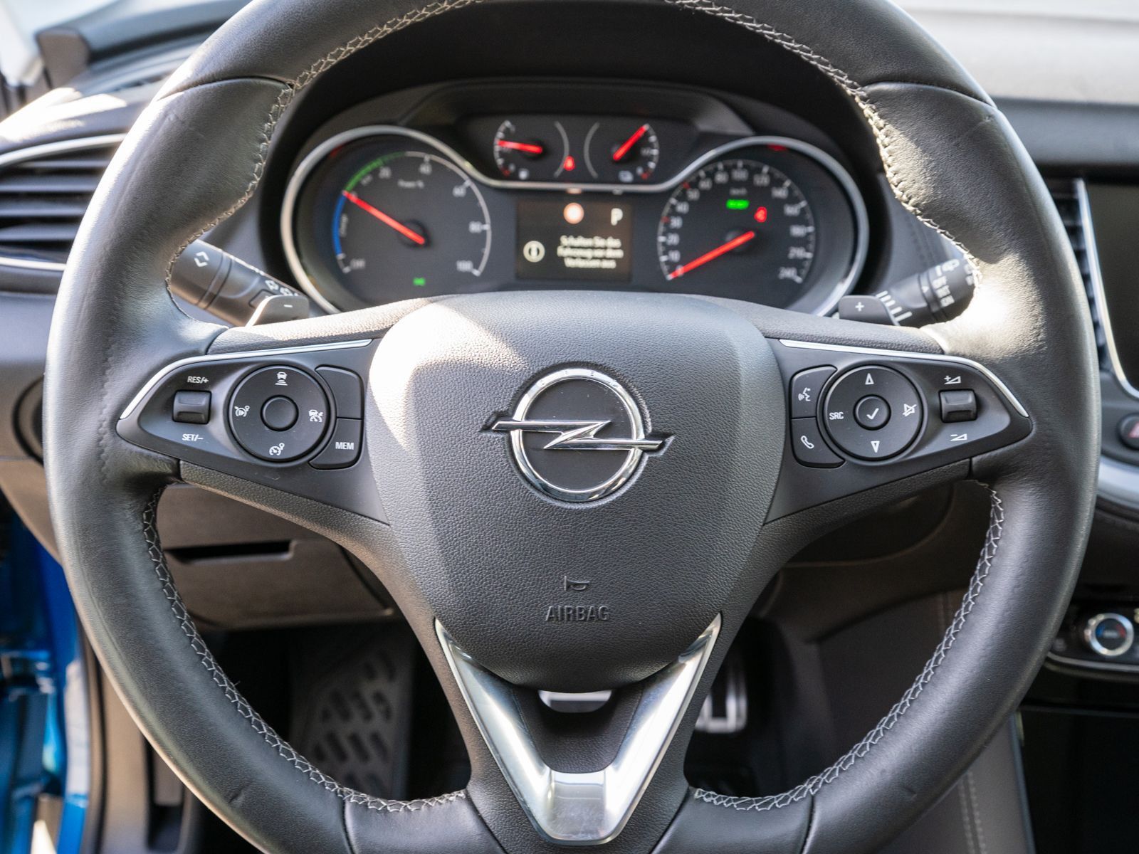 Fahrzeugabbildung Opel Grandland Ultimate 1.6 Turbo 4 Hybrid 360° LEDER