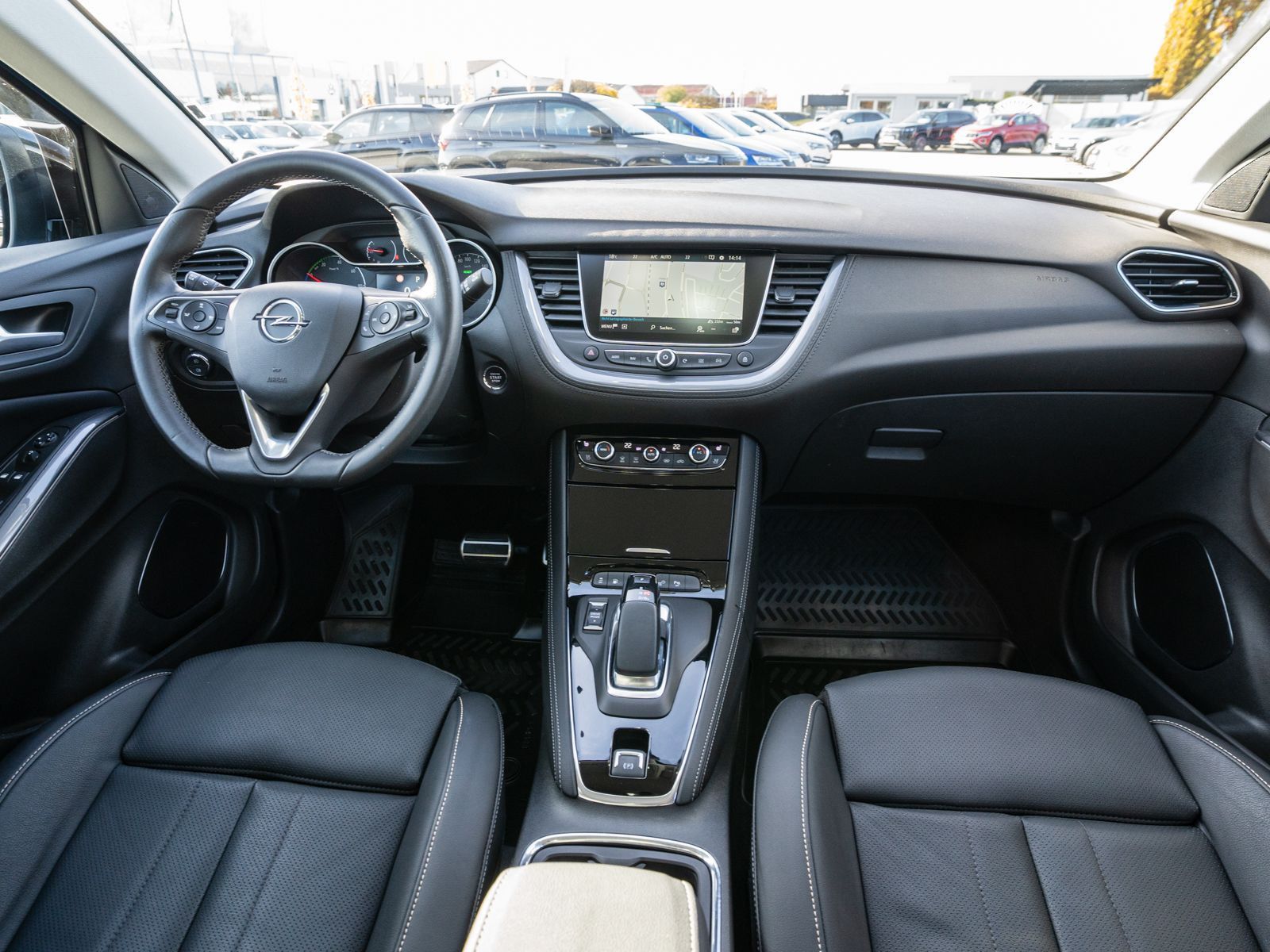 Fahrzeugabbildung Opel Grandland Ultimate 1.6 Turbo 4 Hybrid 360° LEDER