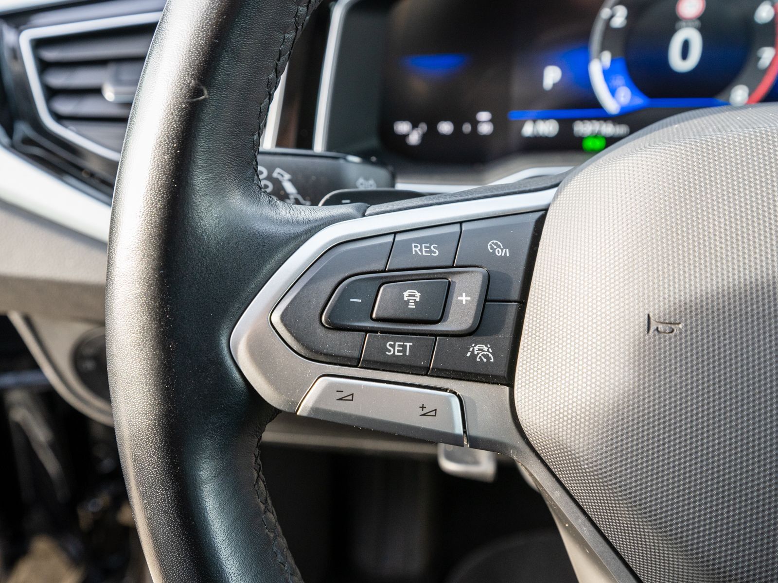 Fahrzeugabbildung Volkswagen Polo Goal 1.0 TSI DSG Navi LED RFK ACC SHZ AHK