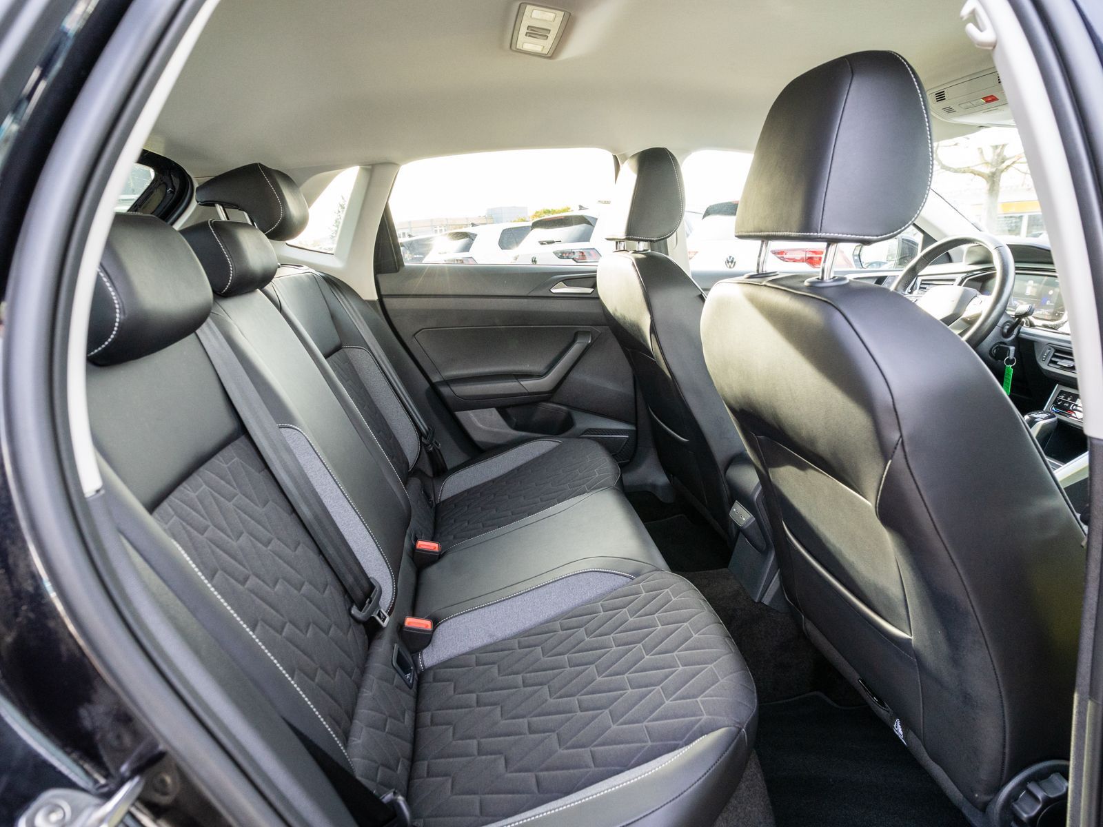 Fahrzeugabbildung Volkswagen Polo Goal 1.0 TSI DSG Navi LED RFK ACC SHZ AHK