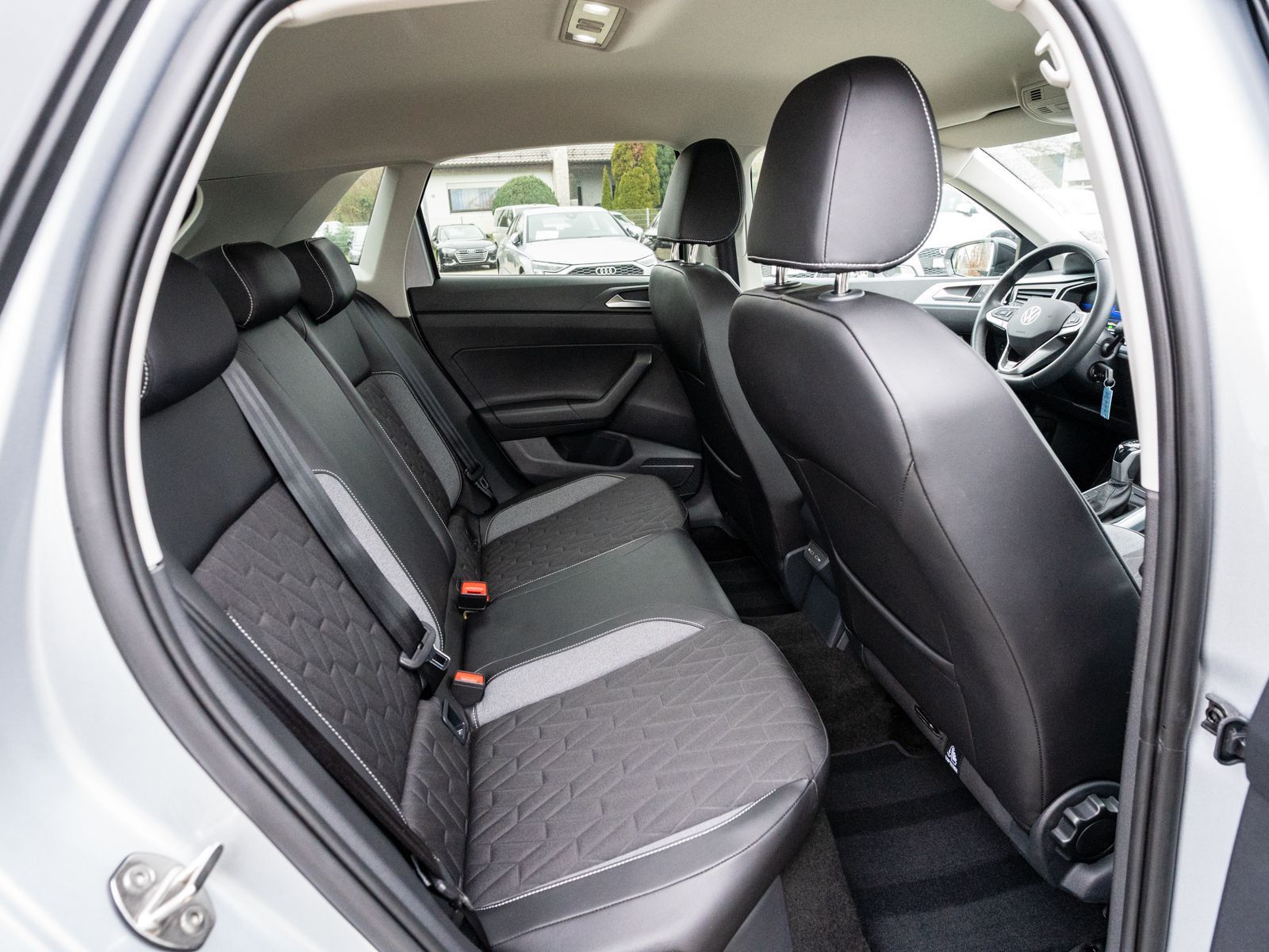 Fahrzeugabbildung Volkswagen Polo Goal 1.0 TSI DSG Navi LED RFK ACC SHZ AHK