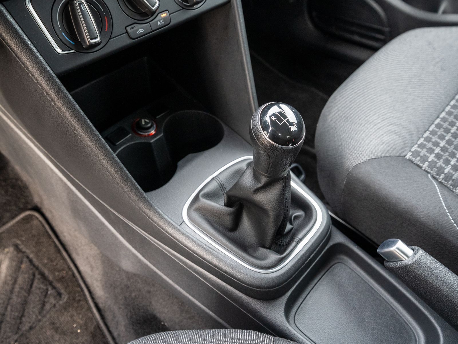 Fahrzeugabbildung Volkswagen Polo Comfortline 1.2TSI Klimaanlage Einparkhilfe