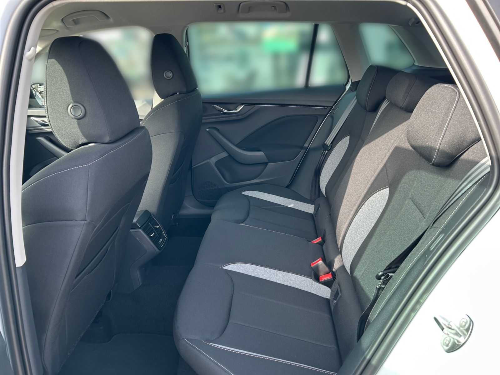 Fahrzeugabbildung SKODA Kamiq Balance 1,5 TSI 150PS DSG ACC PDC SHZ AHK