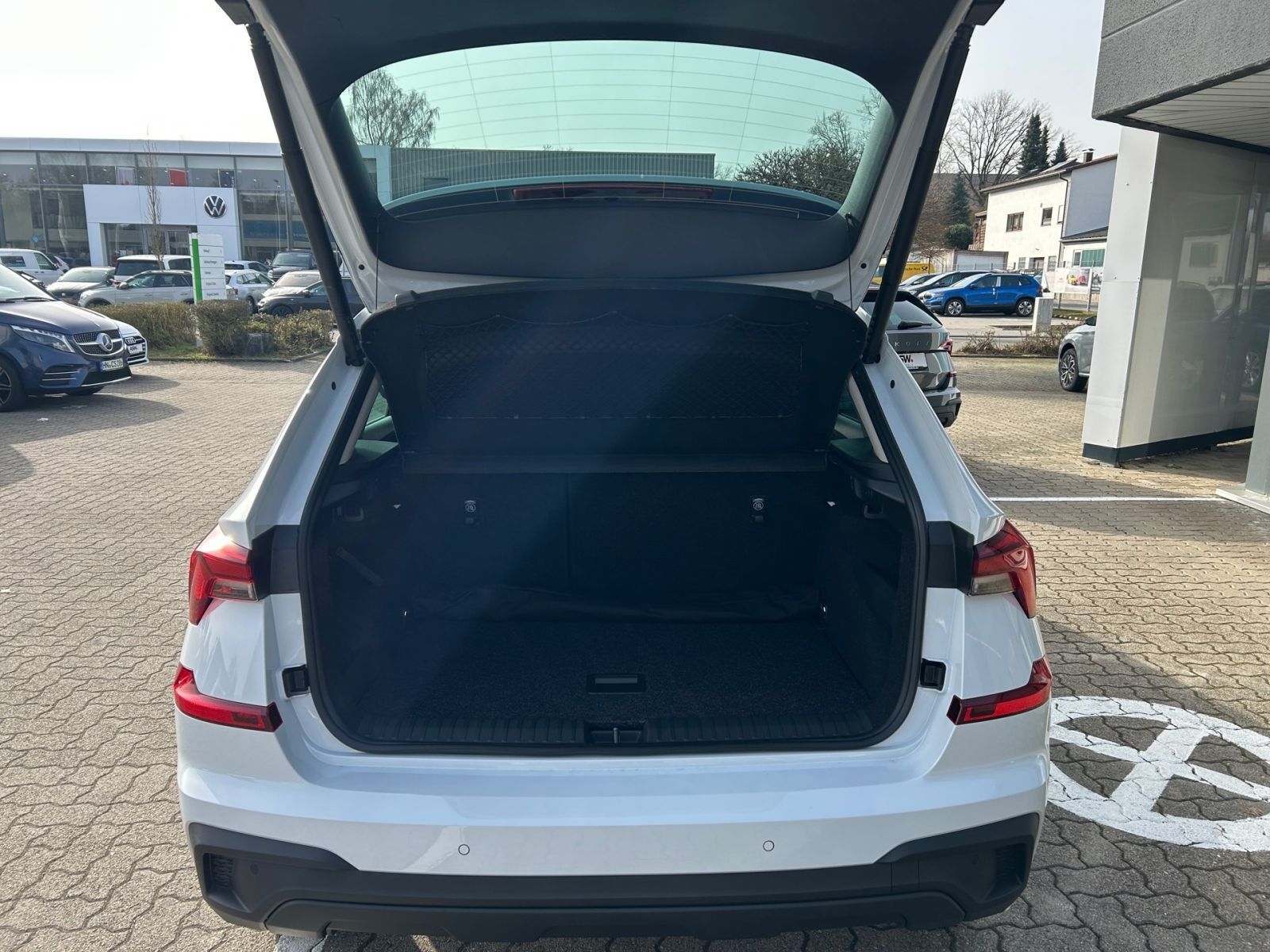 Fahrzeugabbildung SKODA Kamiq Balance 1,5 TSI 150PS DSG ACC PDC SHZ AHK