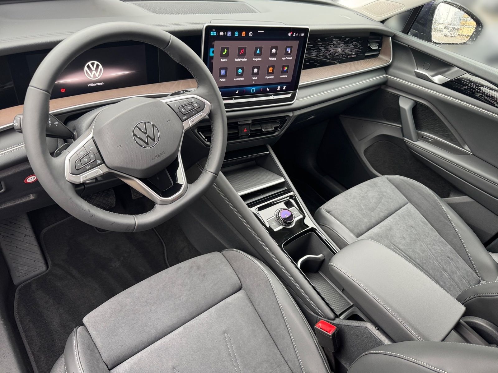 Fahrzeugabbildung Volkswagen Tayron Elegance 1,5 eTSI OPF DSG *7-Sitzer AHK*