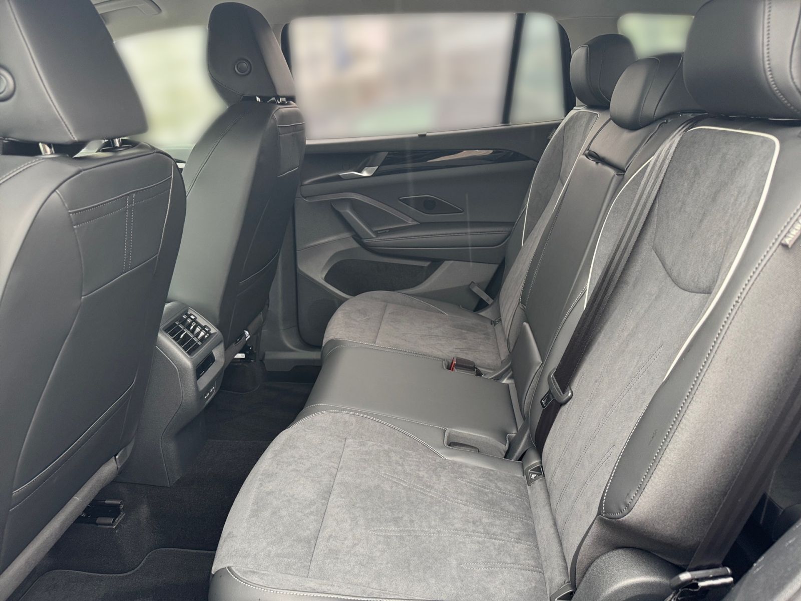 Fahrzeugabbildung Volkswagen Tayron Elegance 1,5 eTSI OPF DSG *7-Sitzer AHK*