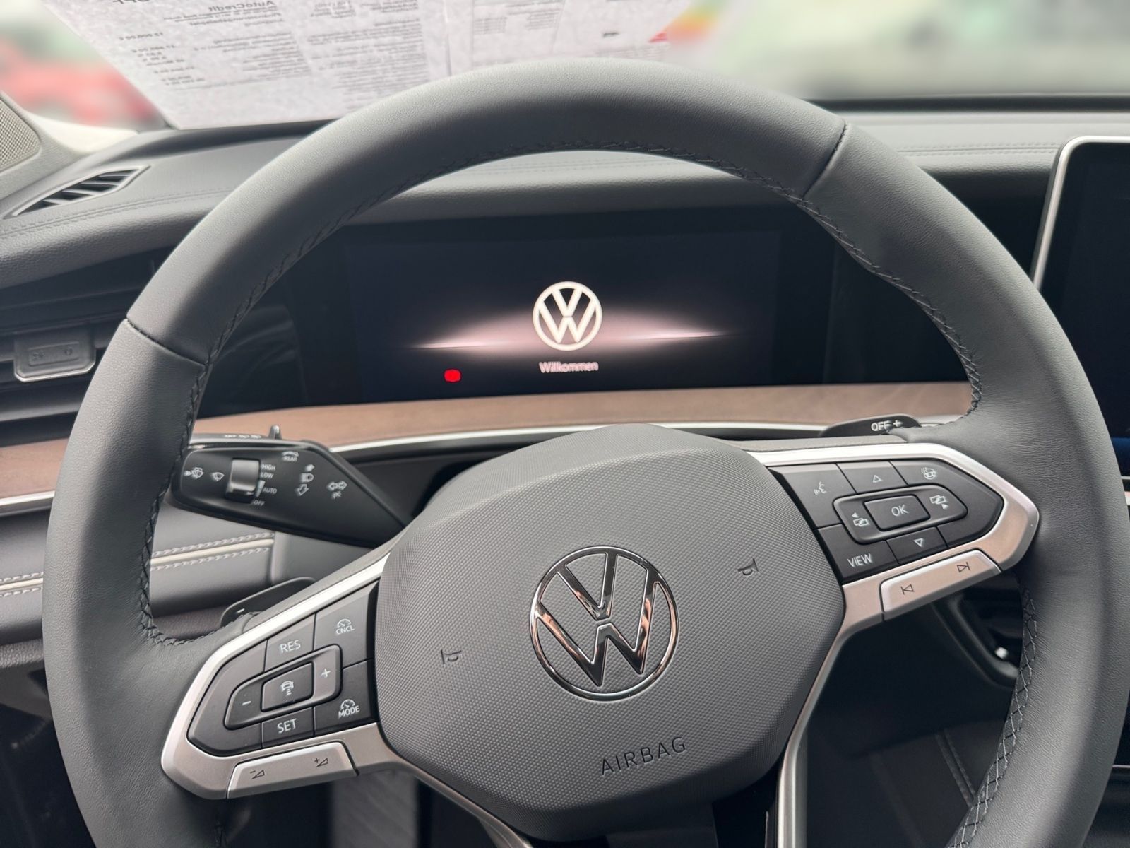 Fahrzeugabbildung Volkswagen Tayron Elegance 1,5 eTSI OPF DSG *7-Sitzer AHK*