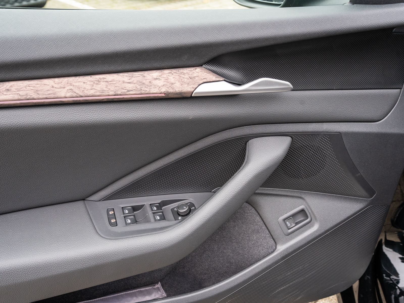 Fahrzeugabbildung SKODA Superb Combi L&K 2,0 TDI 142 kW 7-Gang-DSG 4x4